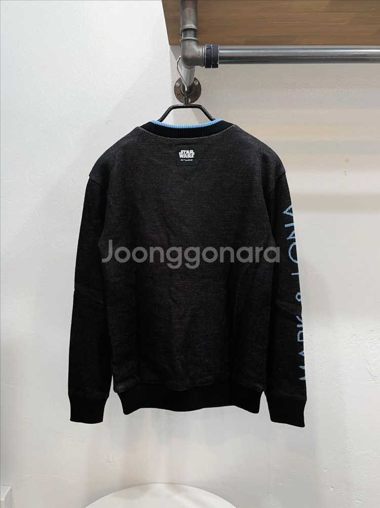 [새제품](55~66/m) 마크앤로나 블랙 레터링패턴 크루넥 방풍니트웨어--2