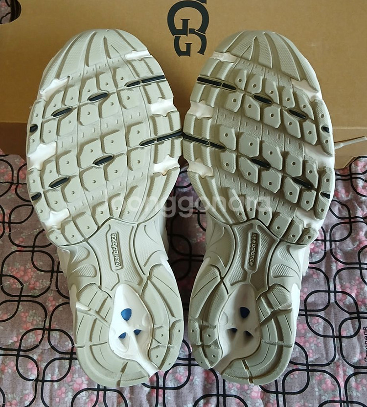 뉴발란스 530정품.아이보리 235운동화 거의새거24년5월제품--9