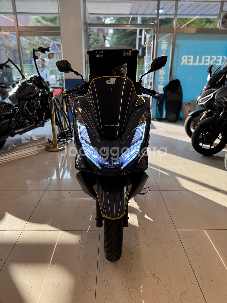 pcx125 21년식 맷블랙 팝니다--0
