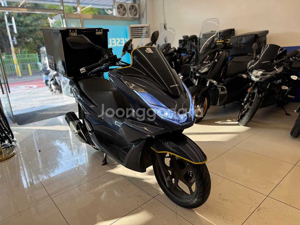 pcx125 21년식 맷블랙 팝니다--2