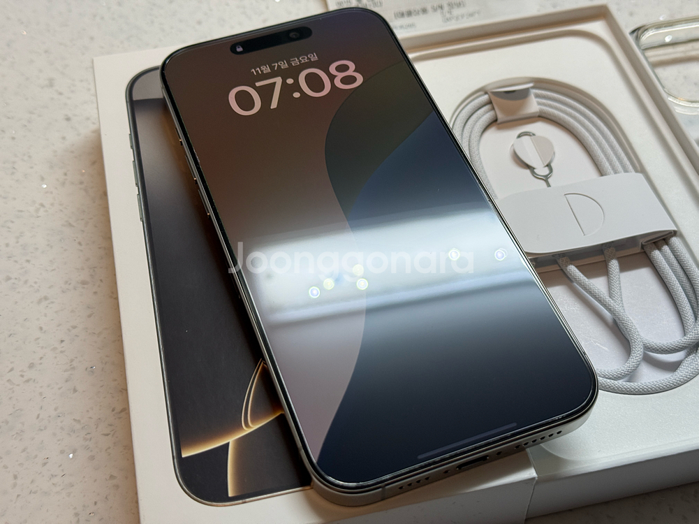 아이폰 16 프로맥스 256GB 내추럴 티타늄 판매합니다 (민트급)--3