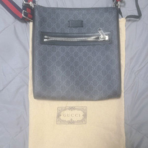 구찌 GG 수프림 크로스백