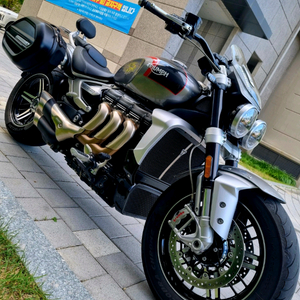 트라이엄프 로켓3 GT 점검 완료한 바이크 팝니다.