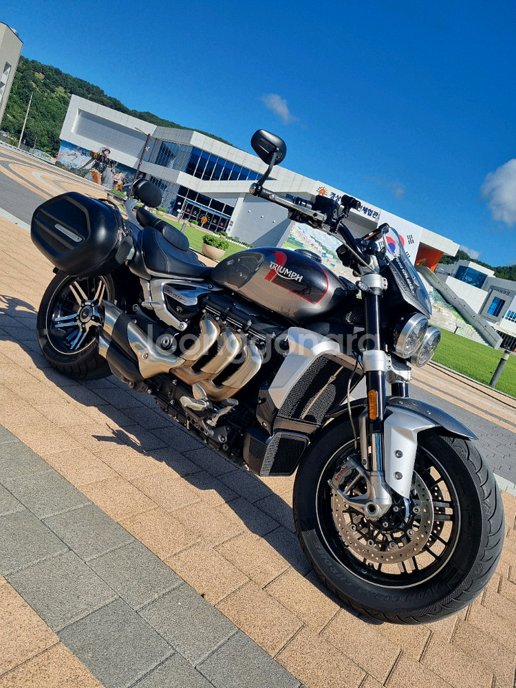 트라이엄프 로켓3 GT 점검 완료한 바이크 팝니다.--1