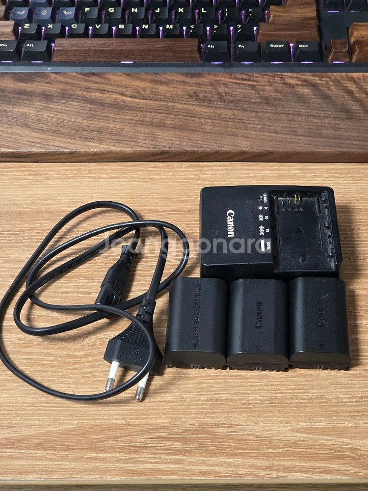 캐논 EOS R 카메라 (배터리, 충전기 포함)--5