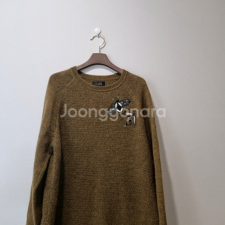 TIME 타임] 입체 자수 벌 포인트 울·모헤어 블렌드 니트 (F)--1