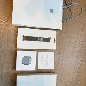 애플워치 울트라 2 내츄럴 리퍼 새상품 + 내츄럴 티타늄 밀레니즈 루프 라지 사이즈 팝니다