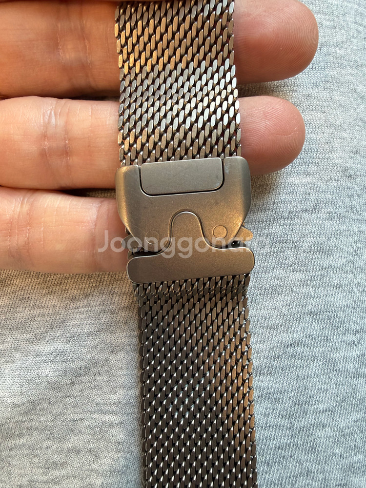 애플워치 울트라 2 내츄럴 리퍼 새상품 + 내츄럴 티타늄 밀레니즈 루프 라지 사이즈 팝니다--2