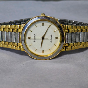 부로바 앰배서더 빈티지 쿼츠 콤비 시계(18K 골드크라운)