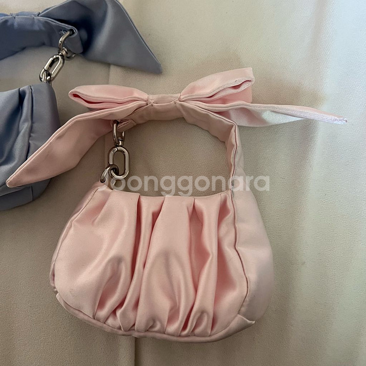 앤아더스토리즈 리본백 키링--1