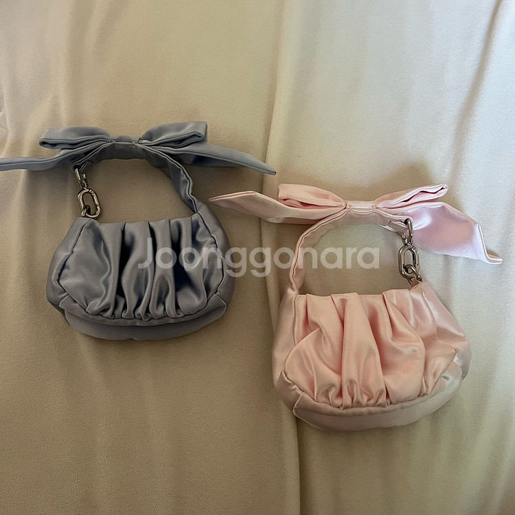 앤아더스토리즈 리본백 키링--2