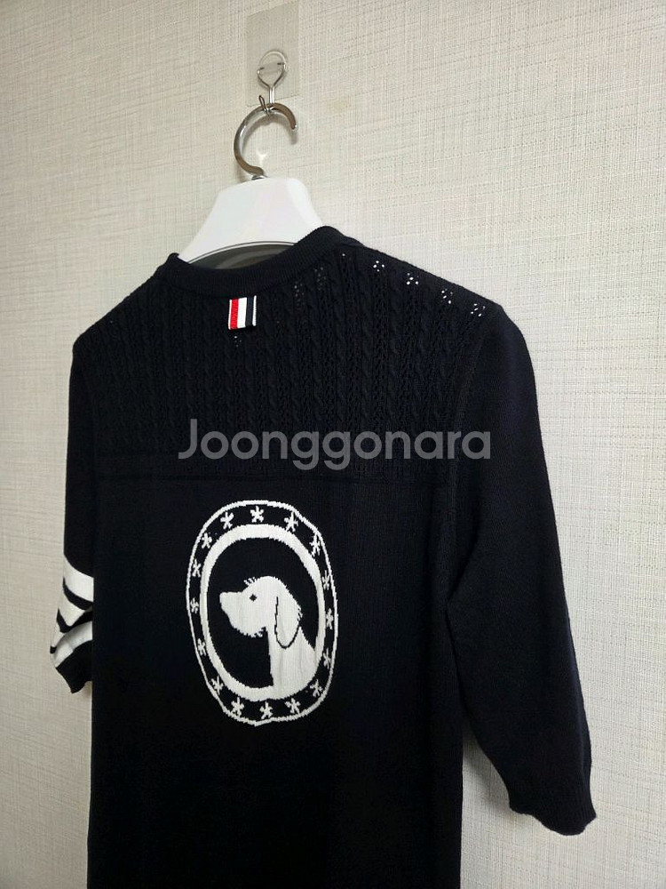 톰브라운 4바 스트라이프 헥터 메달리온 원피스--6