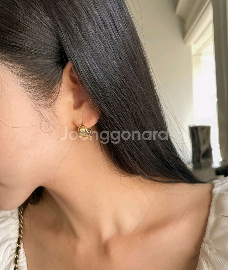 18k골드_삼각 볼륨 링귀걸이--2