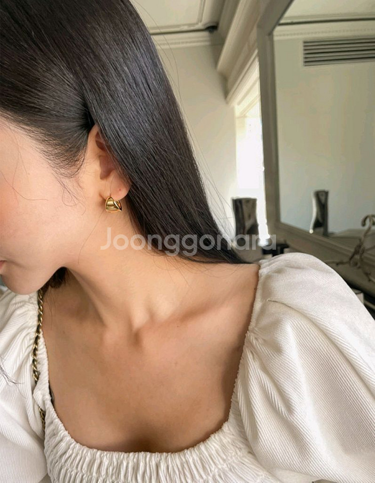 18k골드_삼각 볼륨 링귀걸이--1