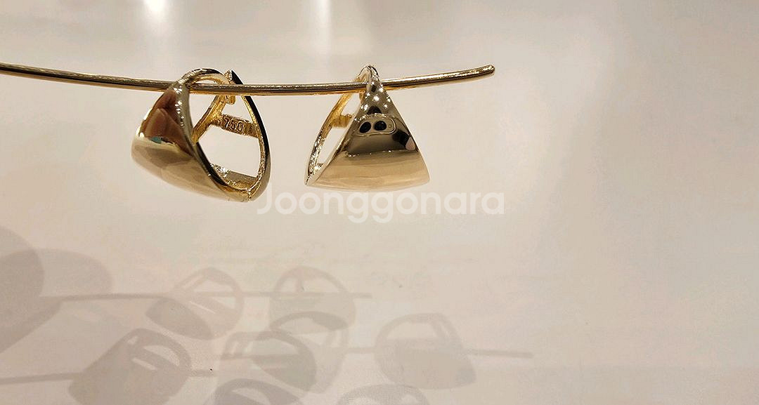 18k골드_삼각 볼륨 링귀걸이--6