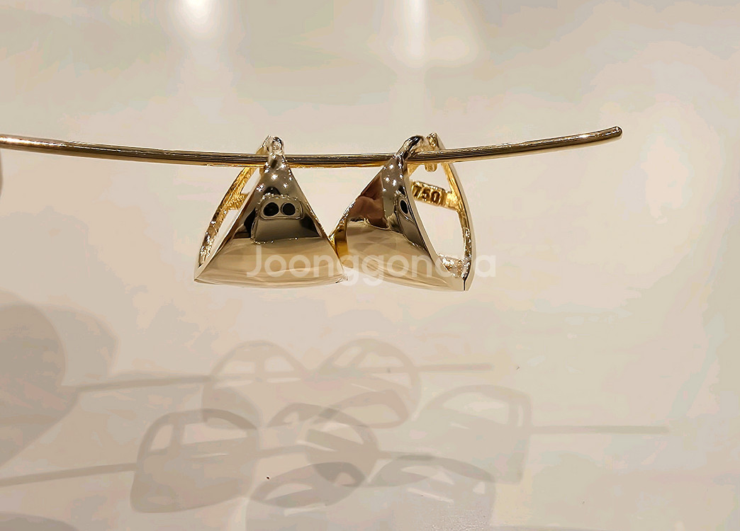 18k골드_삼각 볼륨 링귀걸이--4