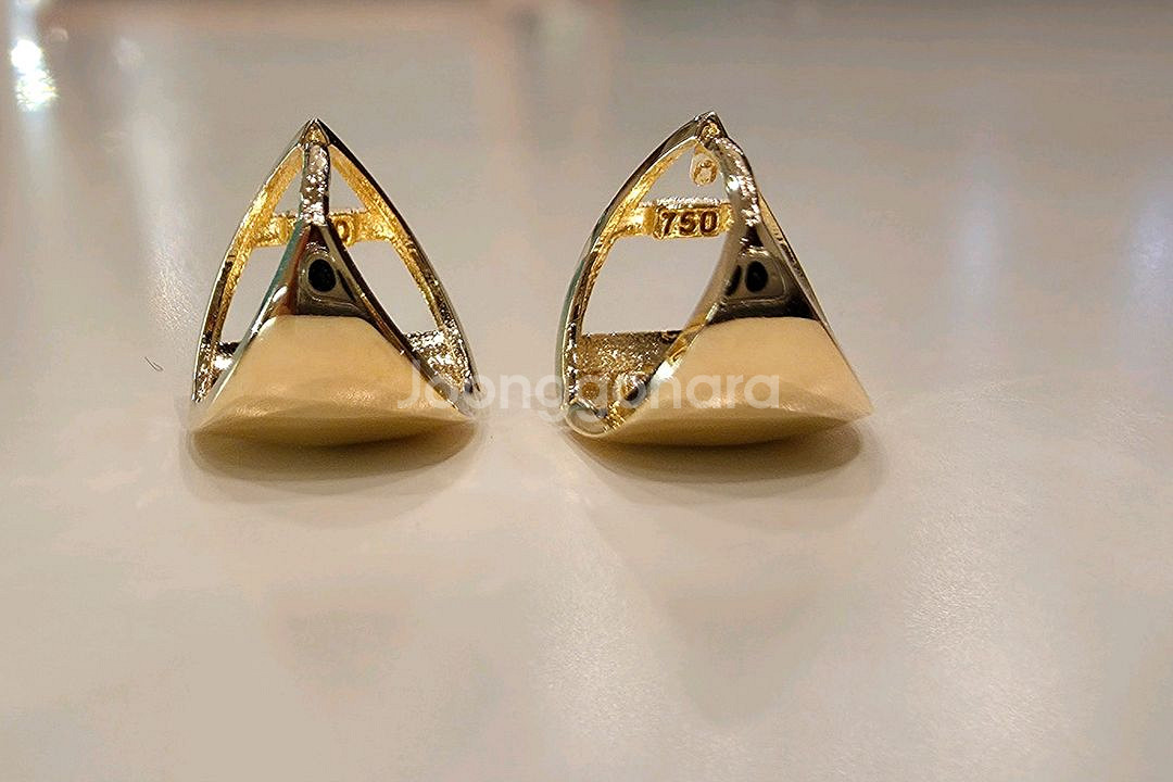 18k골드_삼각 볼륨 링귀걸이--7