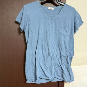 브이넥 반팔 티셔츠 하늘색