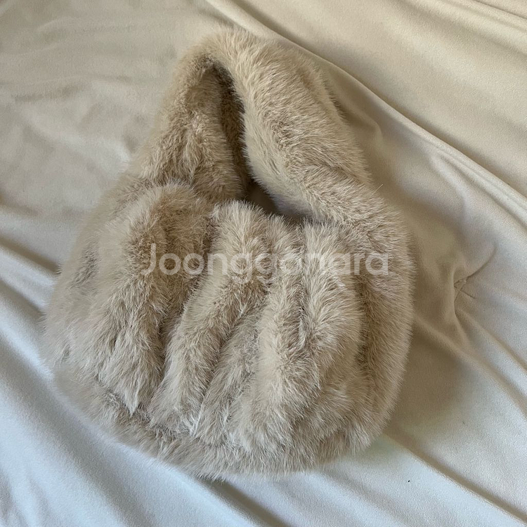 앤아더스토리즈 퍼 만두백--1