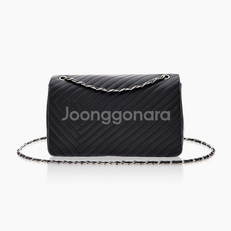 루이까또즈 소가죽 블랙 체인 숄더 퀼팅 가방 숄더백--2