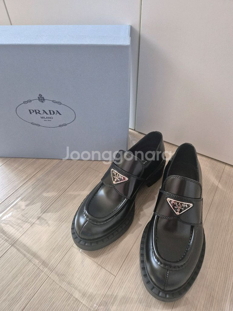 프라다 초콜릿 브러시드 가죽 로퍼 블랙 35.5--1