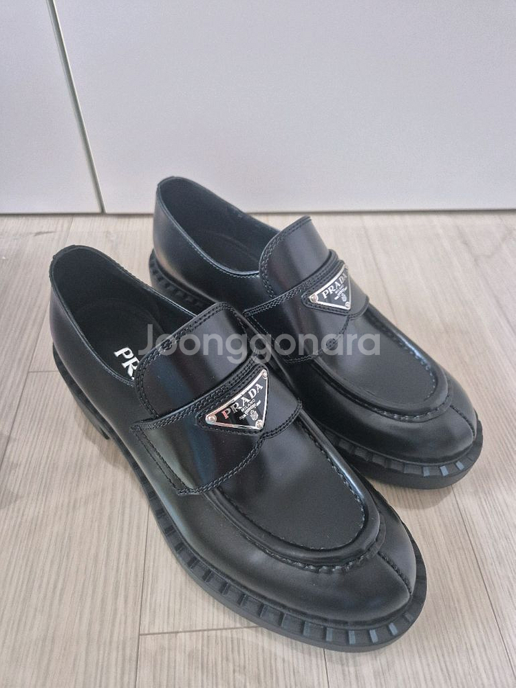 프라다 초콜릿 브러시드 가죽 로퍼 블랙 35.5--0