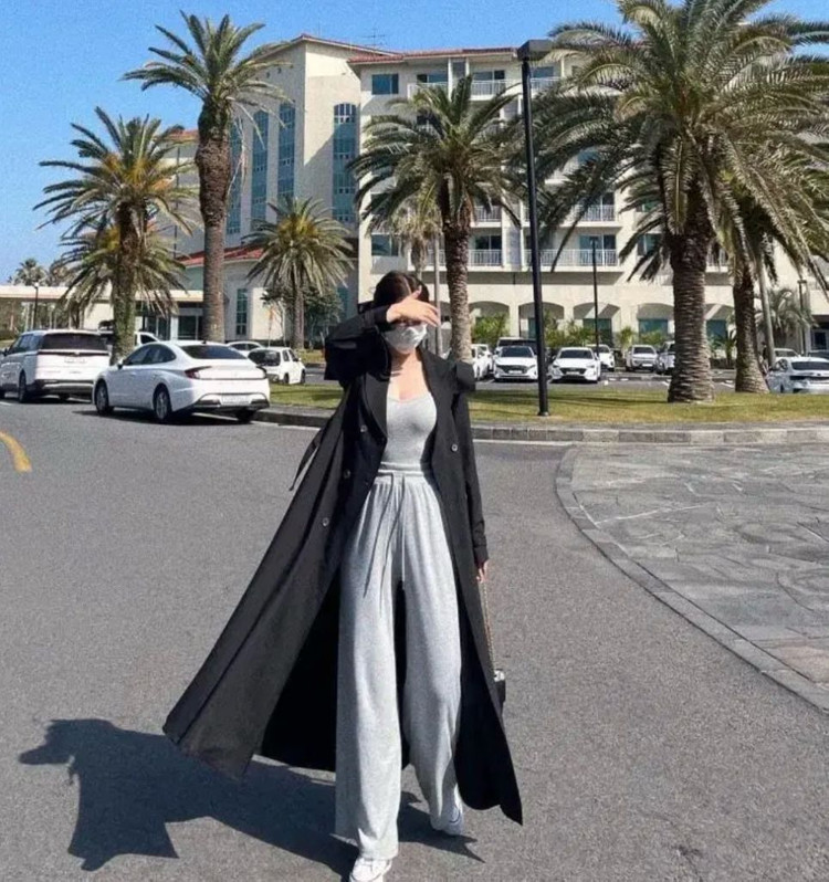 엔뉴엘 트렌치코트 브론 윤주옷장 포스트모니션 러브미우 이미지