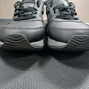 아디다스 검정 경량가죽 지퍼운동화 255mm