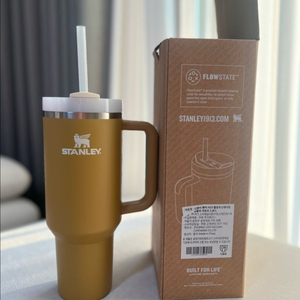 (미사용새상품) 스탠리 퀜처 H2.0 텀블러 1.18L 야로우 색상