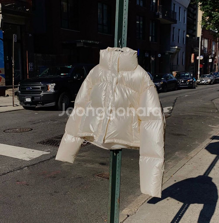 브론 bronn 구스 패딩 진주 숏패딩 글로시 유광 투--0