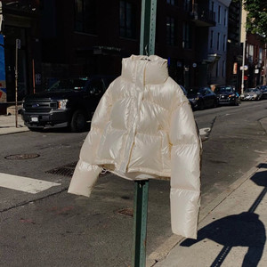 브론 bronn 구스 패딩 진주 숏패딩 글로시 유광 투