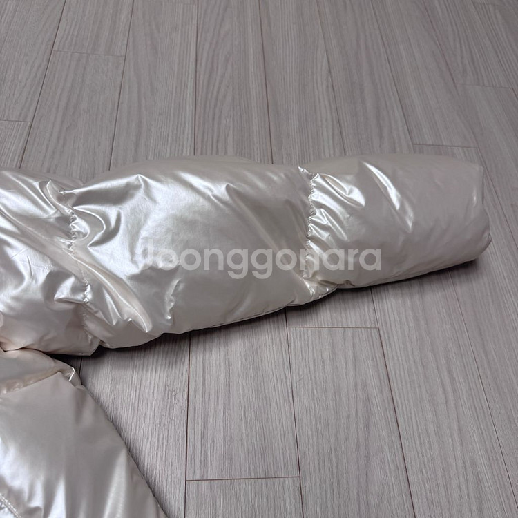 브론 bronn 구스 패딩 진주 숏패딩 글로시 유광 투--3