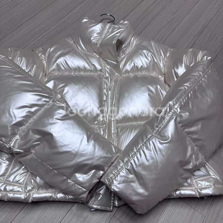 브론 bronn 구스 패딩 진주 숏패딩 글로시 유광 투--4