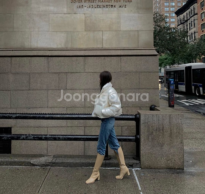 브론 bronn 구스 패딩 진주 숏패딩 글로시 유광 투--8