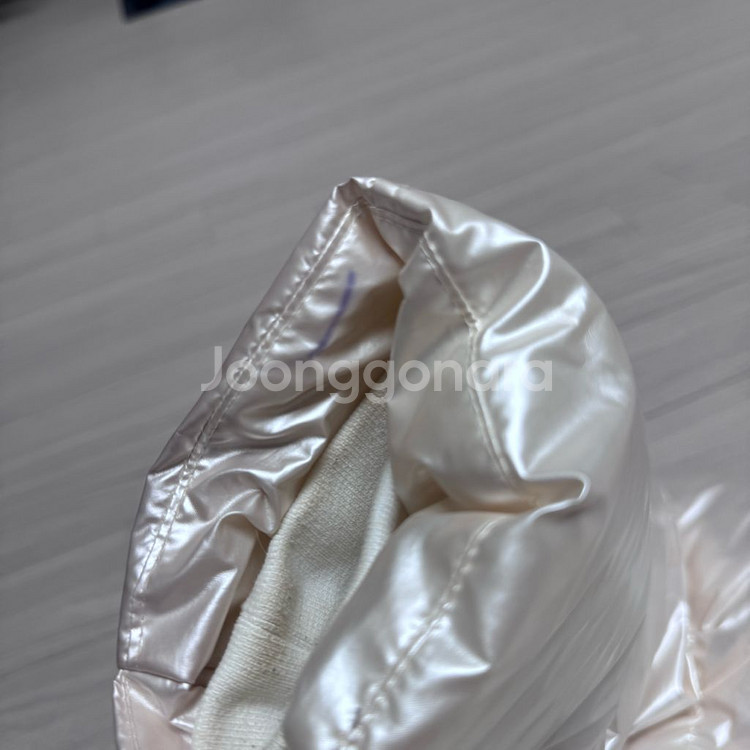 브론 bronn 구스 패딩 진주 숏패딩 글로시 유광 투--6