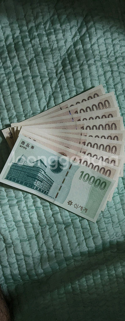 신세계상품권 십만원권8장 만원권1장 81만 팝니다.--0