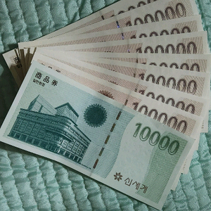 신세계상품권 십만원권8장 만원권1장 81만 팝니다.