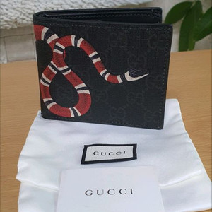 구찌 스네이크 반지갑 새상품급 정품(감정O)프라다루이비통디올고야드샤넬셀린느보테가생로랑