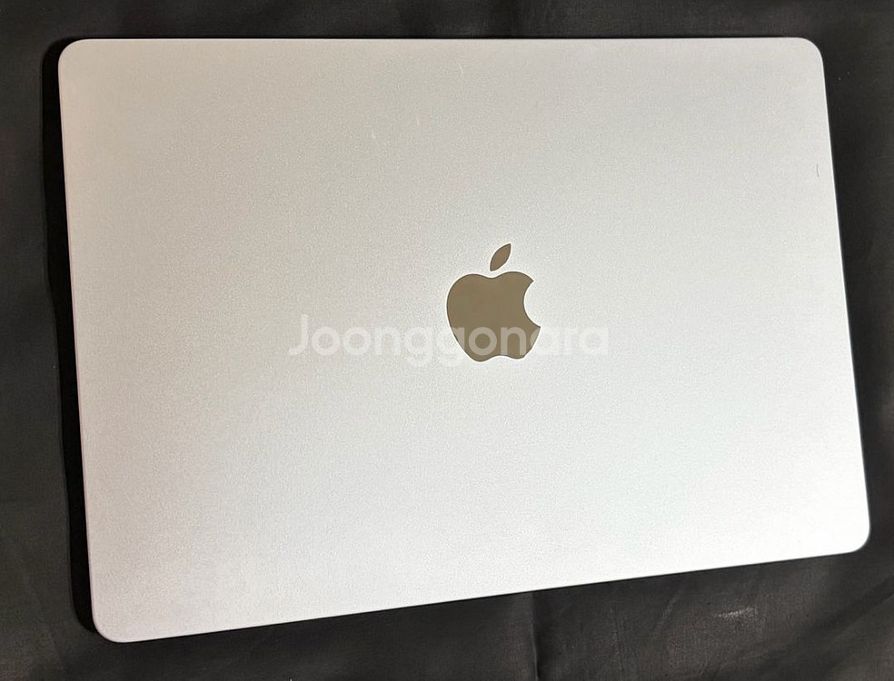 맥북 에어 M4 13 16/512 스카이 블루 애케플영문 키보드하자없고 외관 깨끗합니다박스 및 구성품 모두 있어요배--0