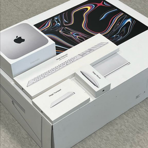 애플 스튜디오 디스플레이, 맥 미니, 매직키보드, 트랙패드, 매직마우스