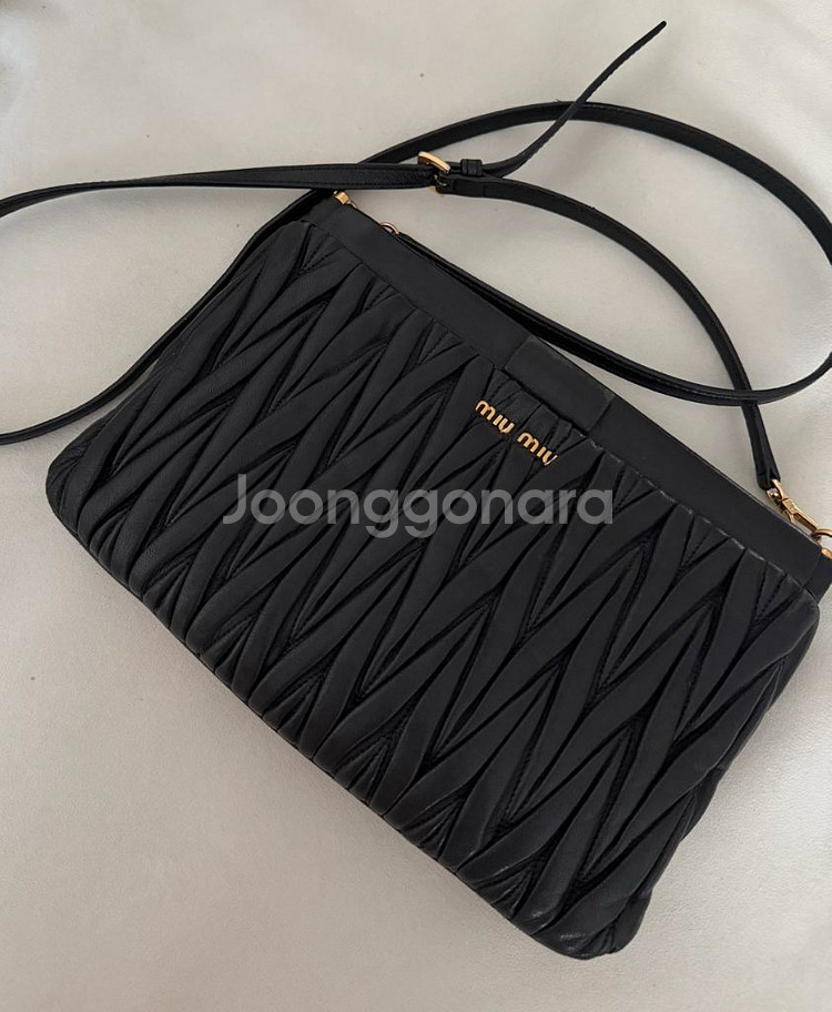 미우미우 마테라쎄 크로스백--0