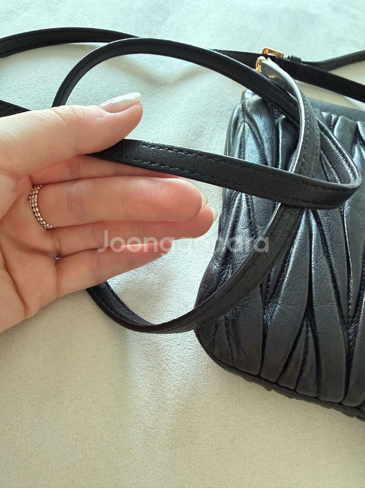 미우미우 마테라쎄 크로스백--8