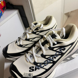 살로몬 XA PRO 3D v8 러닝화