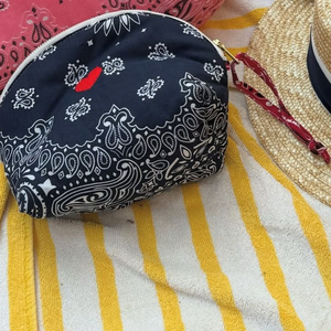 11am 헬로여진 콜잇바이유어네임 파우치