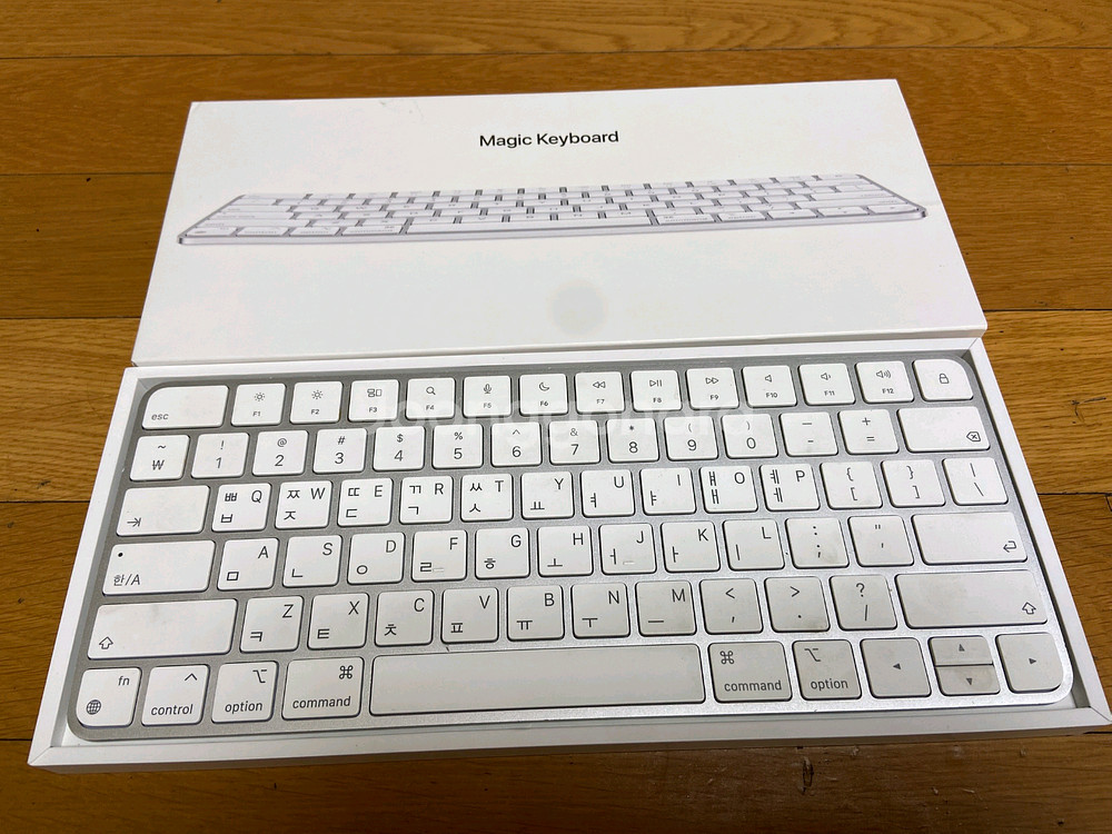 아이패드 프로 12.9 M1 128기가 펜슬+ 매직키보드--1