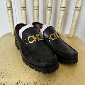 235 페라가모 여성 로퍼 블랙