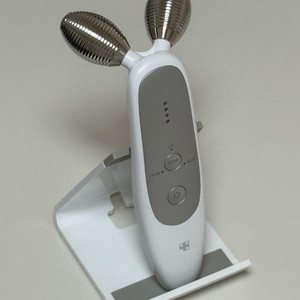 (택포)메디큐브 에이지알 더마 ems샷