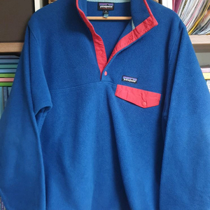 파타고니아 신칠라 스냅티 풀오버 블루 레드트림 M사이즈