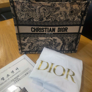 디올 북토트 스몰