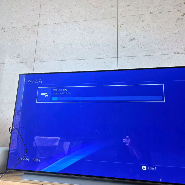 PS4 Pro 1TB 화이트 + 카메라 + 게임 타이틀--5